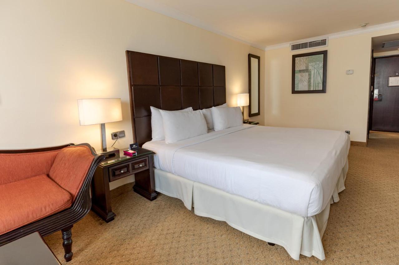 Dominican Fiesta Hotel Santo Domingo Eksteriør billede A room at the hotel