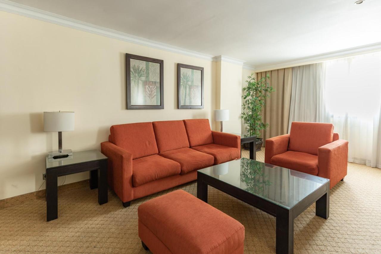 Dominican Fiesta Hotel Santo Domingo Eksteriør billede A living room
