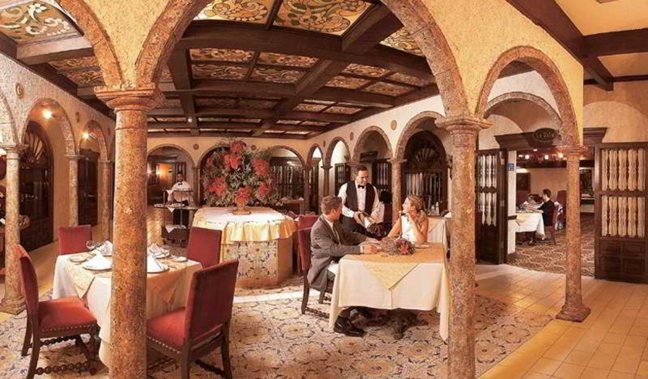 Dominican Fiesta Hotel Santo Domingo Eksteriør billede The restaurant