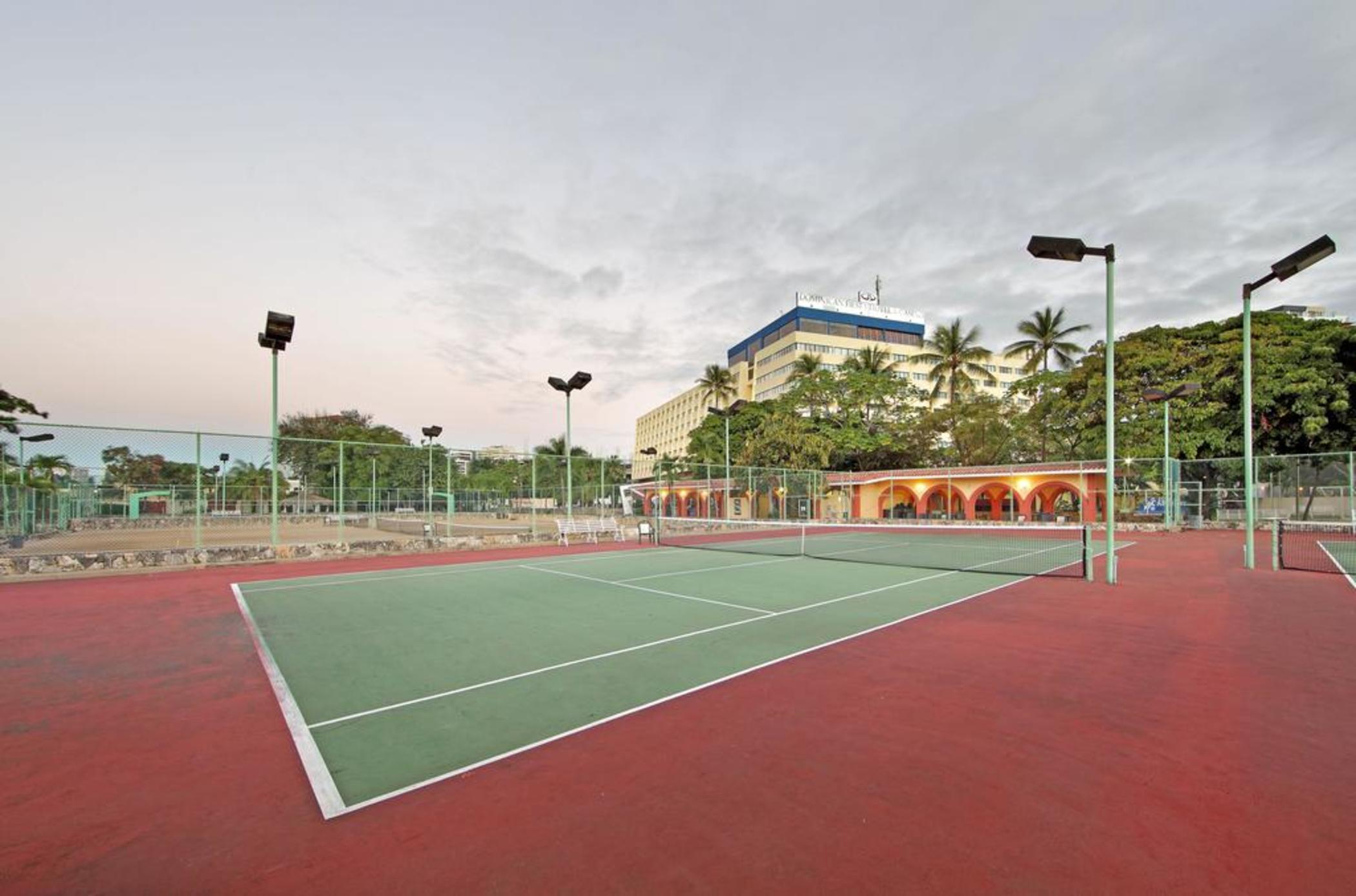 Dominican Fiesta Hotel Santo Domingo Eksteriør billede Tennis courts at the hotel