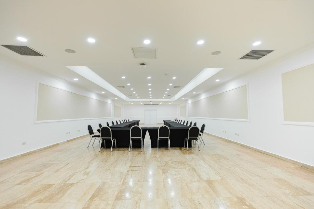 Dominican Fiesta Hotel Santo Domingo Eksteriør billede The interior of the conference room