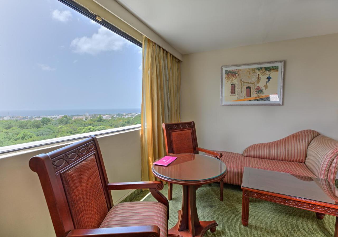 Dominican Fiesta Hotel Santo Domingo Eksteriør billede A room at the hotel