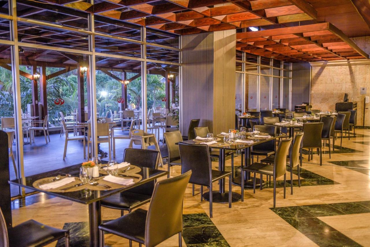 Dominican Fiesta Hotel Santo Domingo Eksteriør billede The restaurant